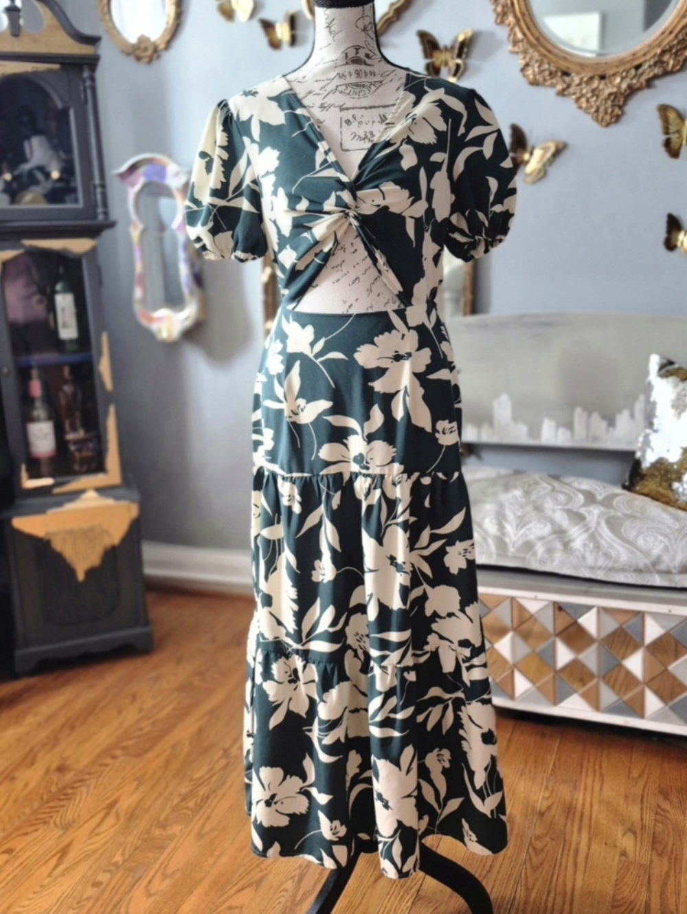 80s Vibe Green and Cream Floral Twist-Front Midi Dress Medium